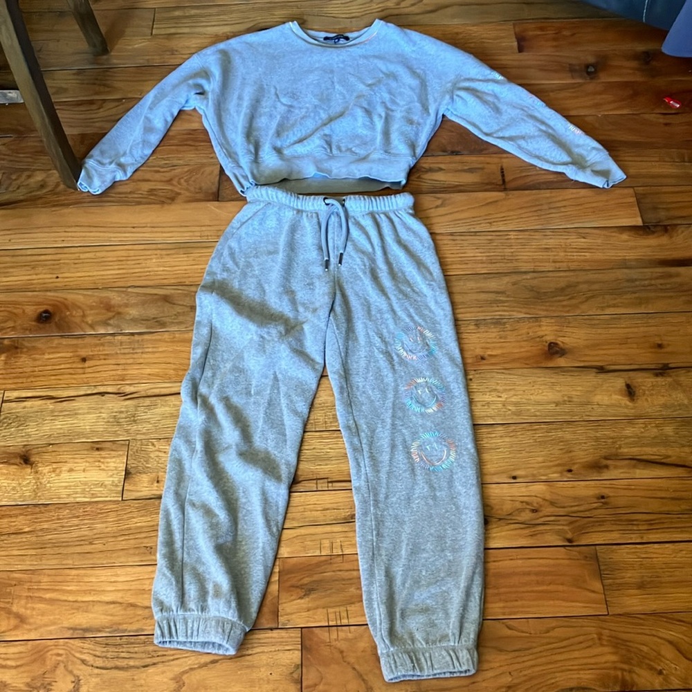 Here is a awesome sweat set size Xs brand ocean drive